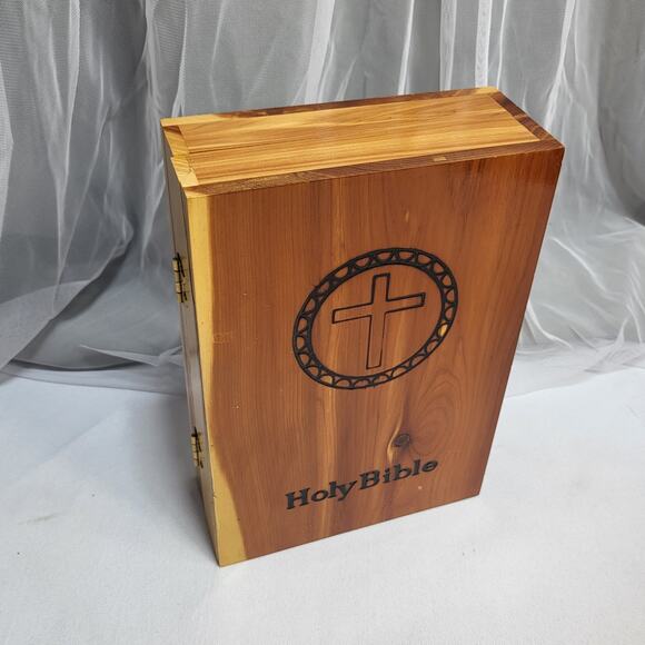 Holy Bible Illustrated Light of the World Edition Vintage Wood Cedar Box - Picture 2 of 15